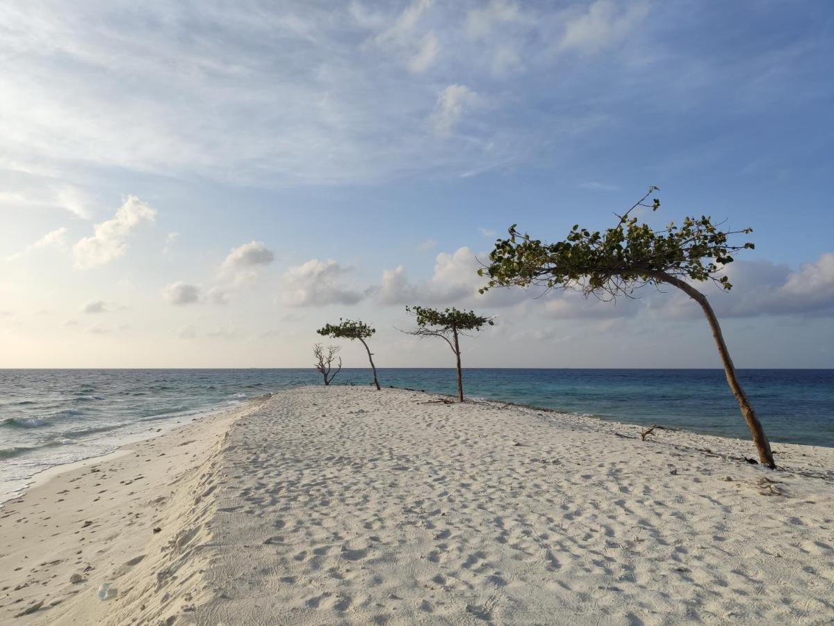 Ukulhas Villa Beach Hotel Exterior photo